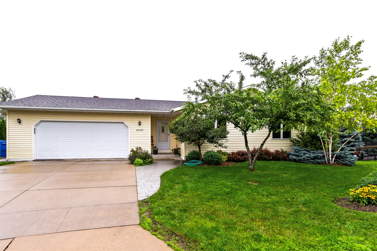 New Listing In Manor Woods Rochester MN