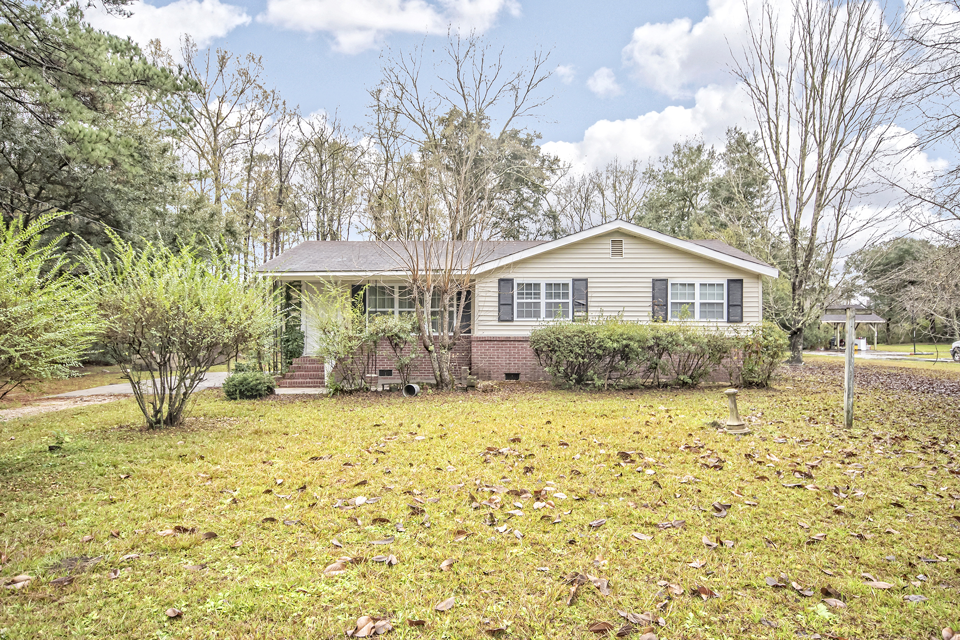 3BR Home In Goose Creek On Nearly 2 Acres